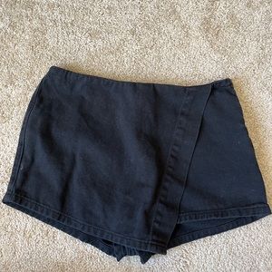 Mini black skort